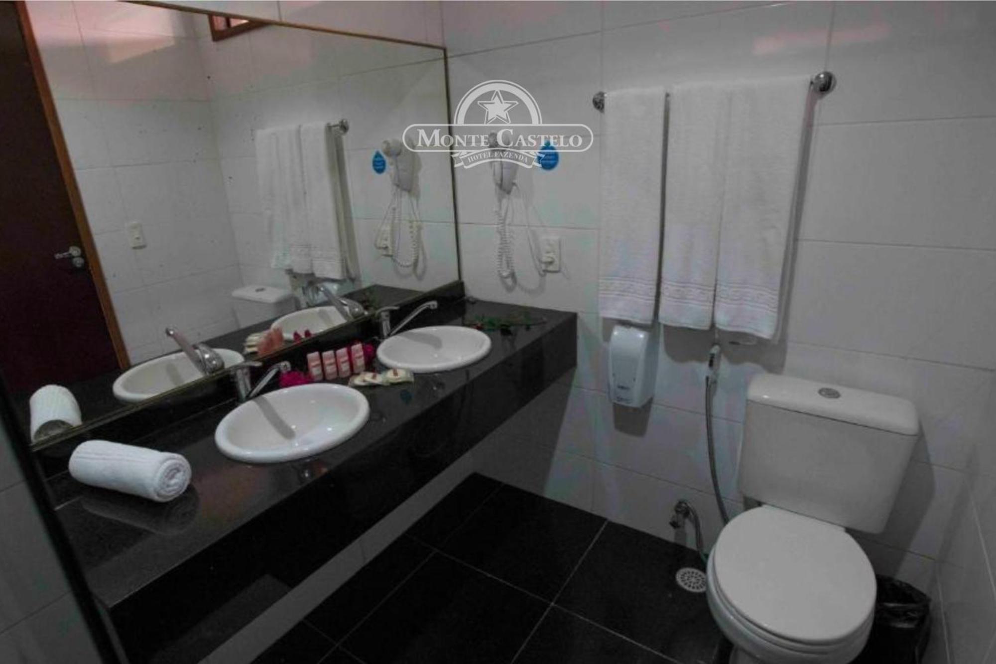 Quarto Família (2 Adultos + 2 Crianças)